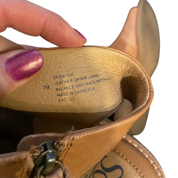 Sofft Women's Tan Open-Toe Sandals - Picture 9 of 12